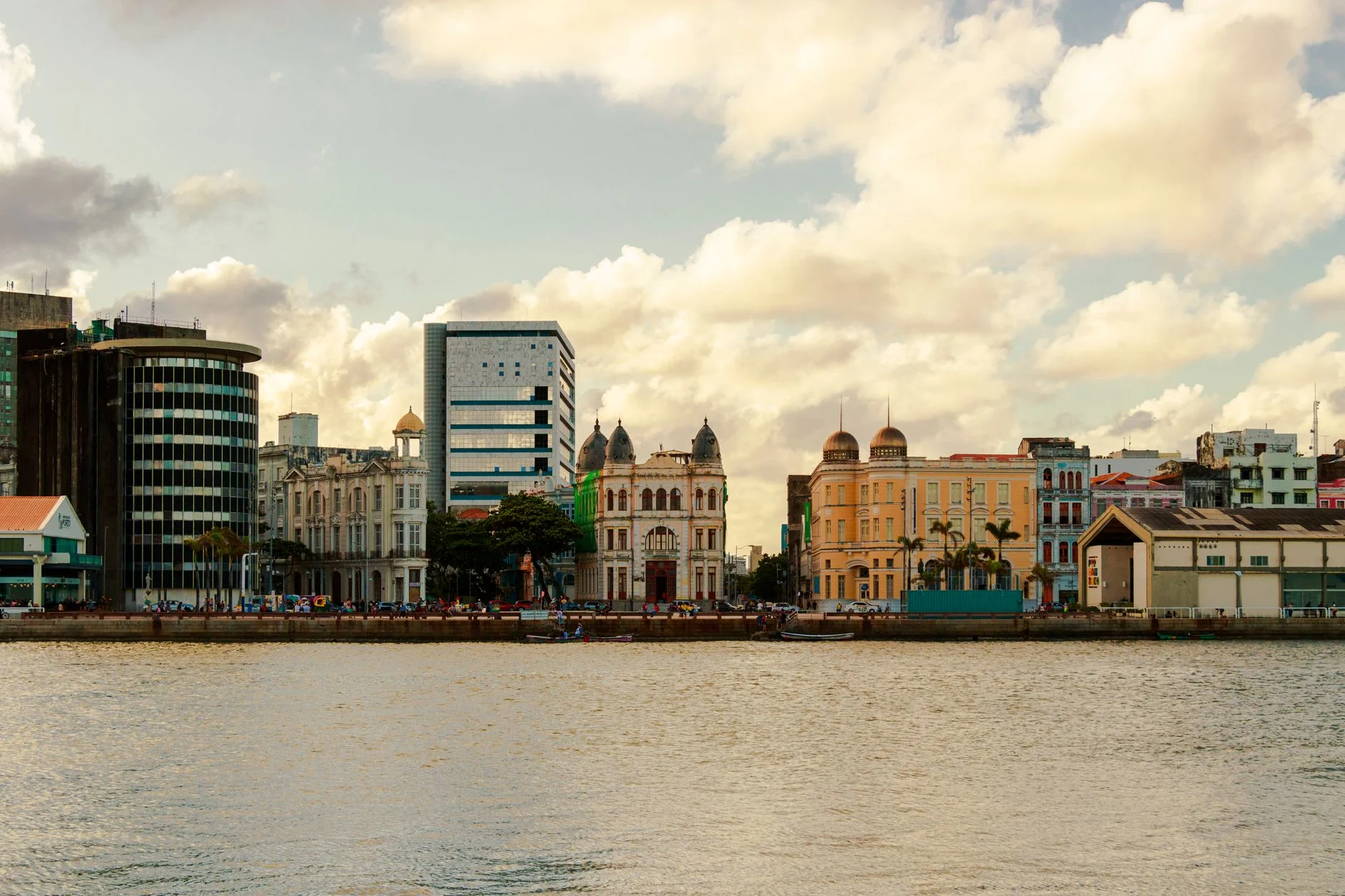 Reaching Buyers Profitably with Paid Advertising in Angola
