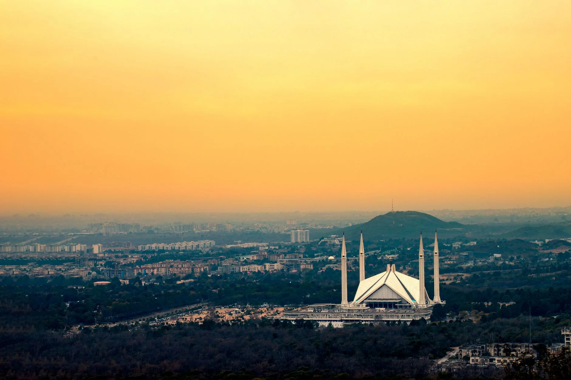 Why Clear Brand Identity Wins in Pakistan's Market
