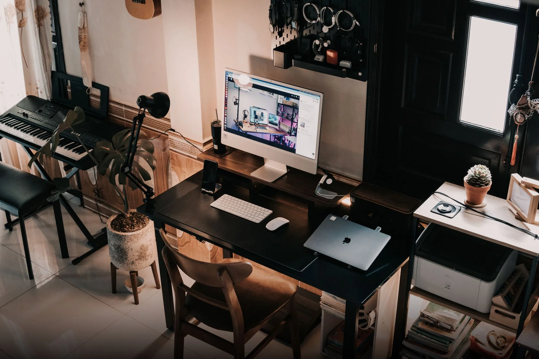 Logo Design Cost: Freelancer vs Agency vs Studio