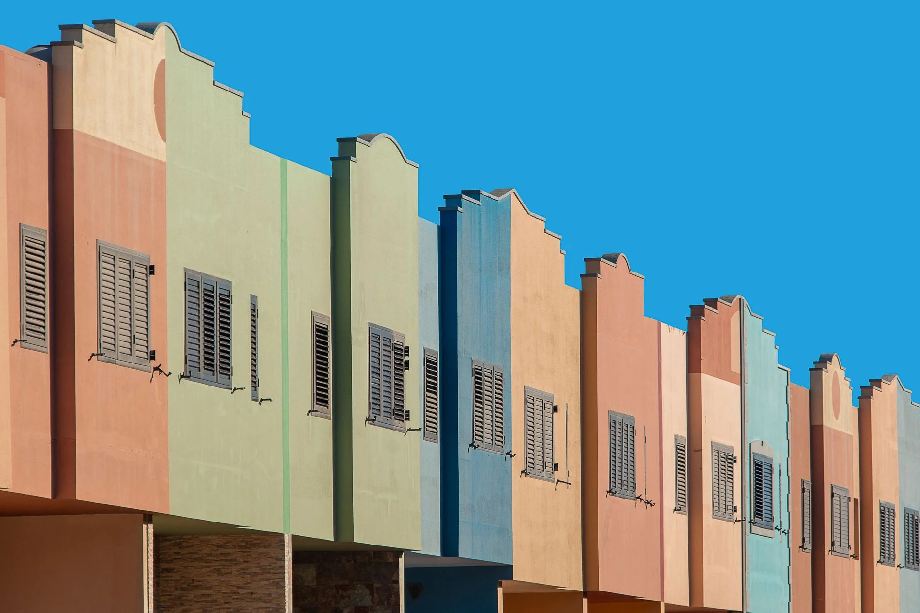 Reaching Buyers Profitably in Cabo Verde with Paid Advertising