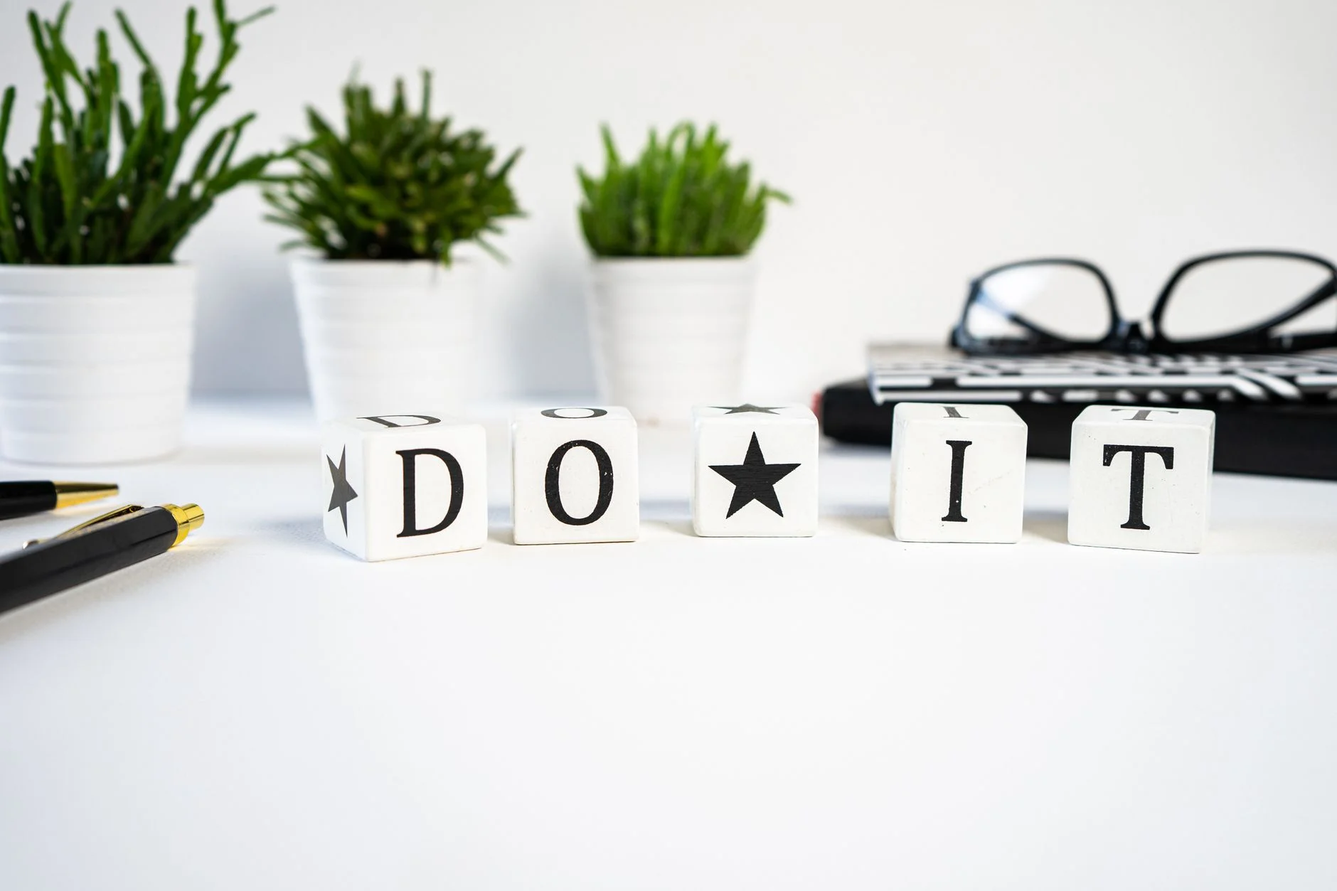 In-House CMO vs. a Fractional Growth Partner: How to Decide