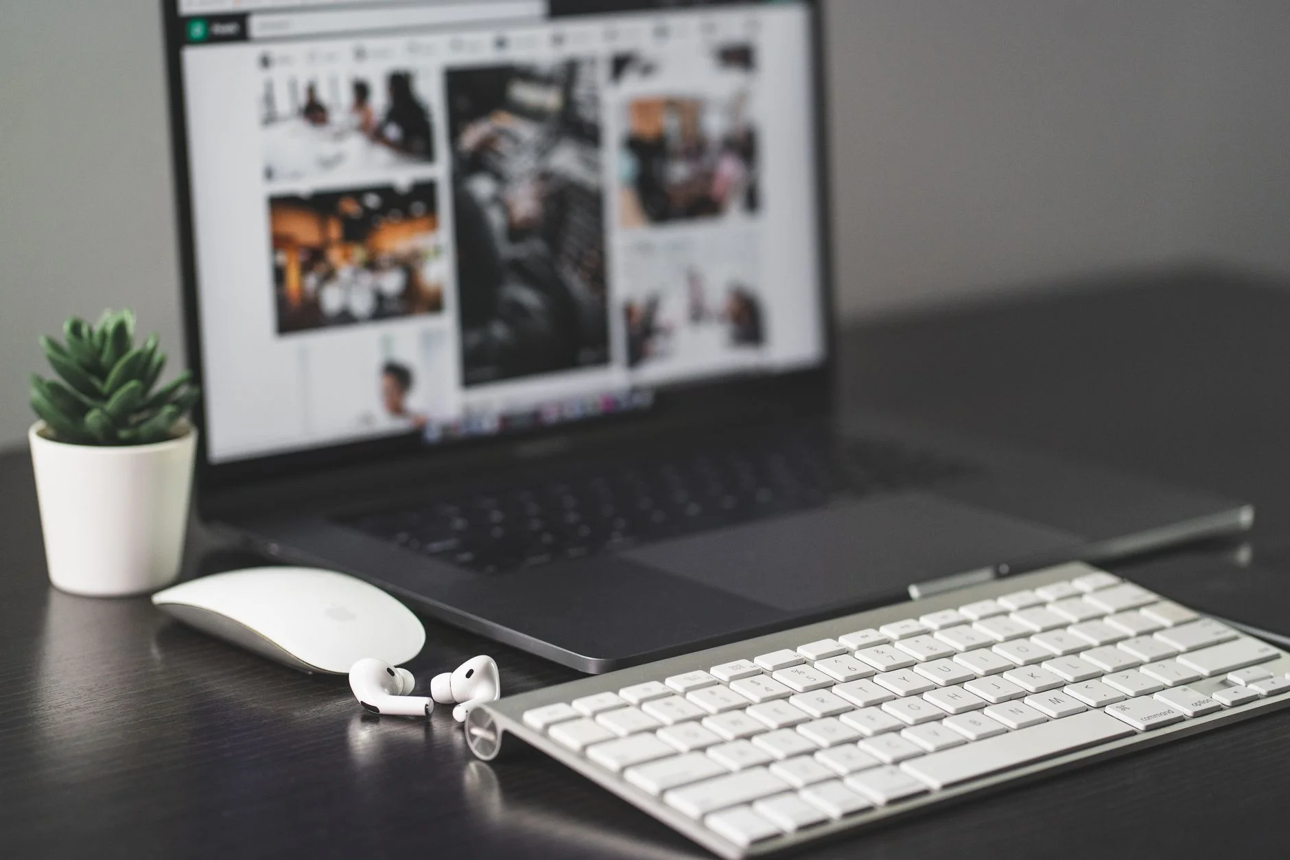 PostgreSQL vs MongoDB for SaaS — Making the Right Database Choice