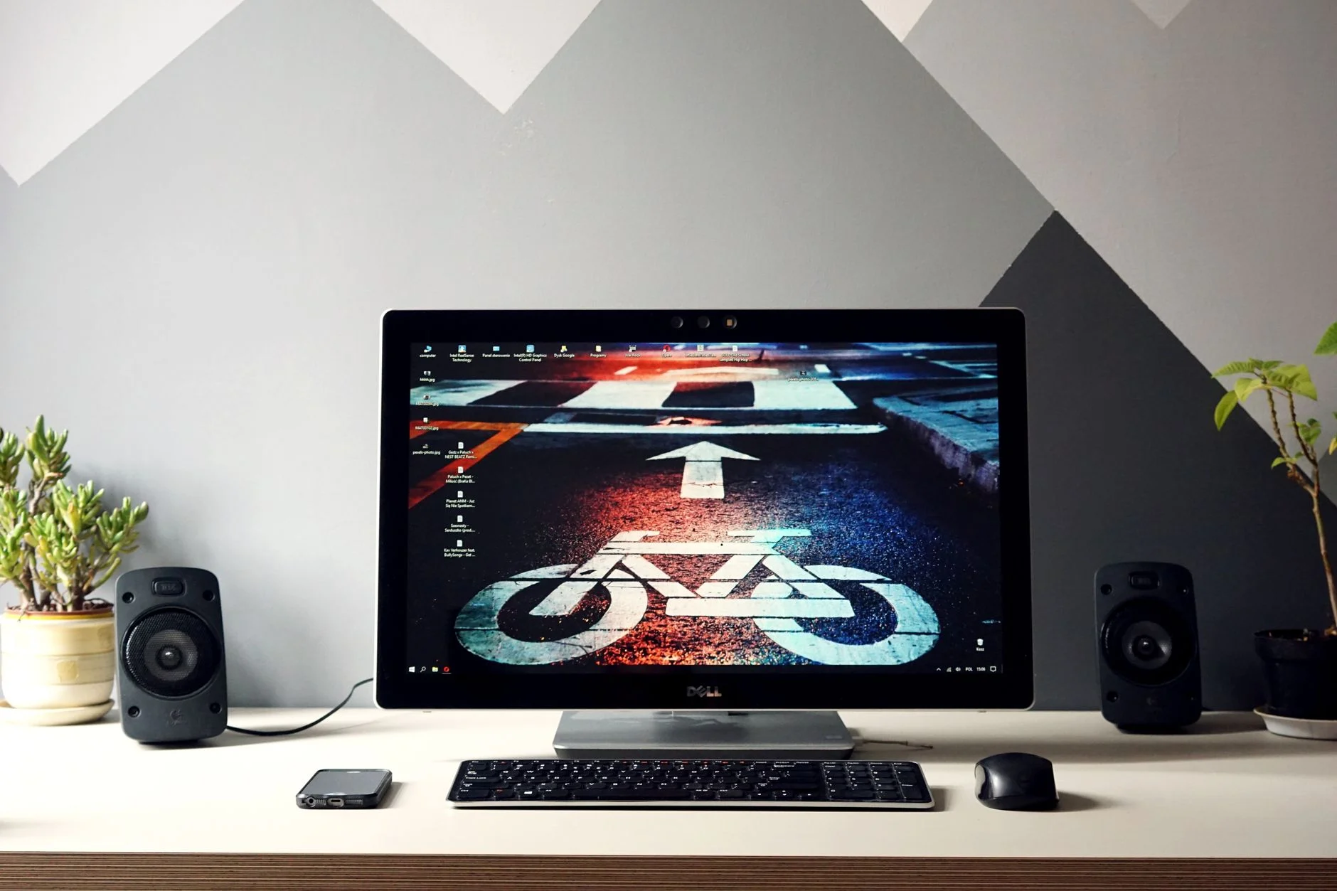 Custom Software vs. Off-the-Shelf: How to Decide