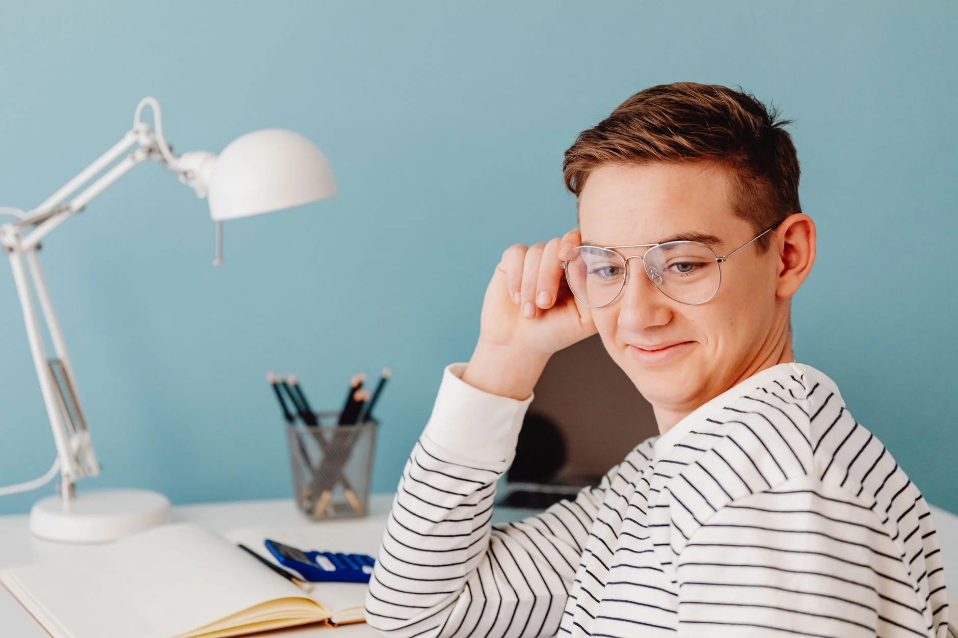 Custom AI Avatar vs. Stock Avatar: Why the Difference Matters for Brand Trust