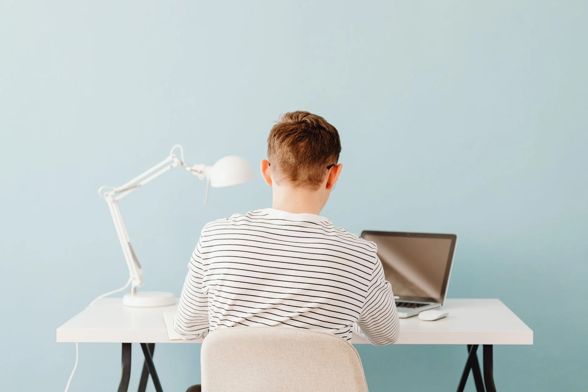 AI Jobs vs Traditional Tech Jobs: Which Should You Choose?
