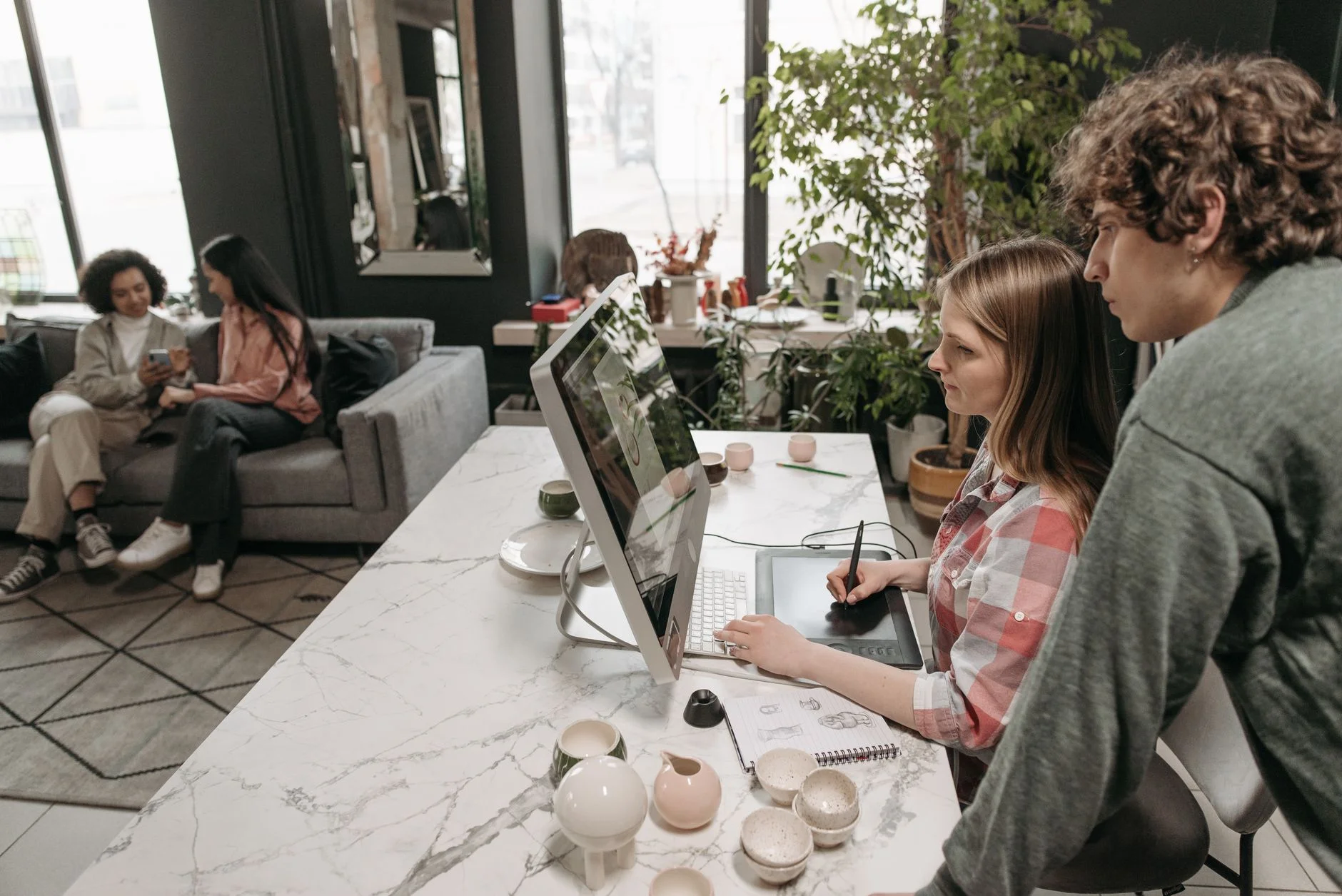 Performance Marketing vs Brand Marketing: Why Choosing One Is the Biggest Mistake