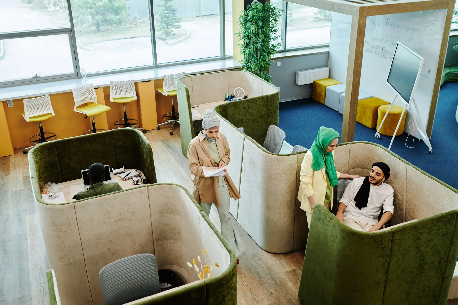 Upwork Freelancers vs. an Agency for Design and Development