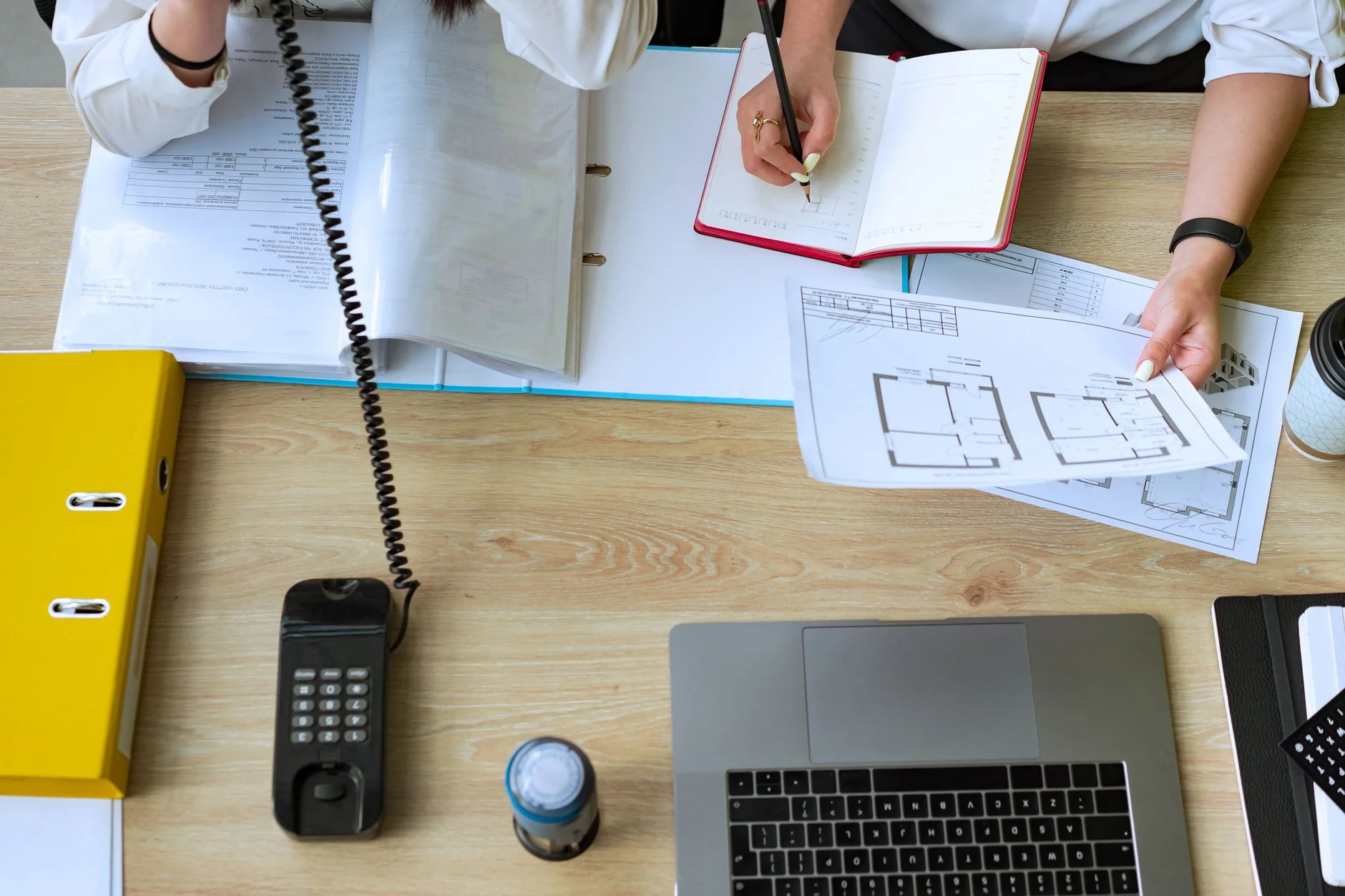 Gradual vs. All-at-Once Rebrand: Choosing Your Rollout