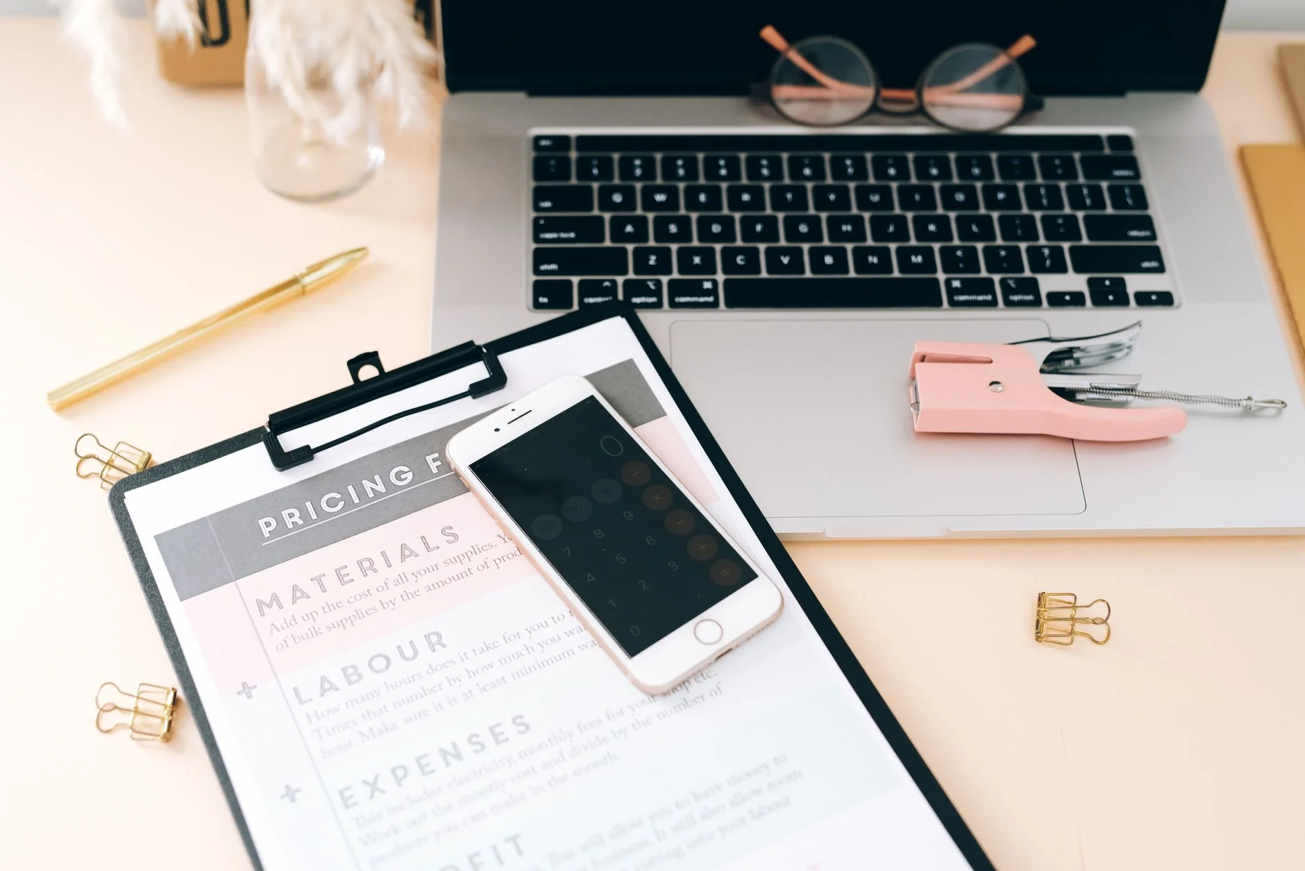 Web Design Pricing in 2025: A Transparent Breakdown by Scope and Quality