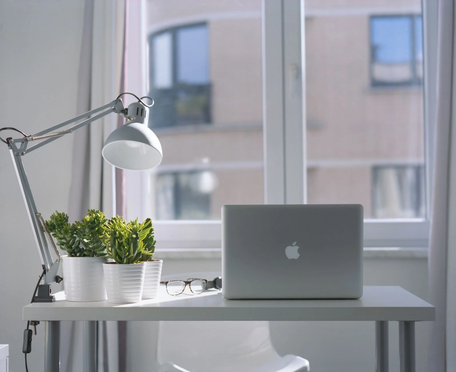 Custom AI vs Off-the-Shelf AI Tools: Which Should You Build?